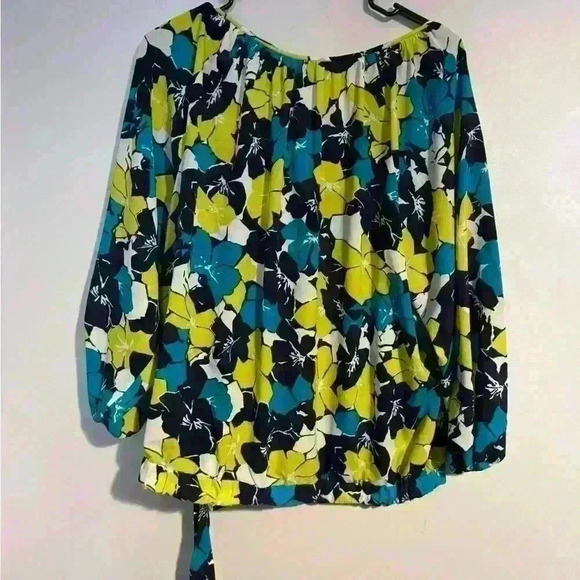 Anne Klein XL women’s top. Blue, green white with a tie at the waist EUC - Picture 2 of 4